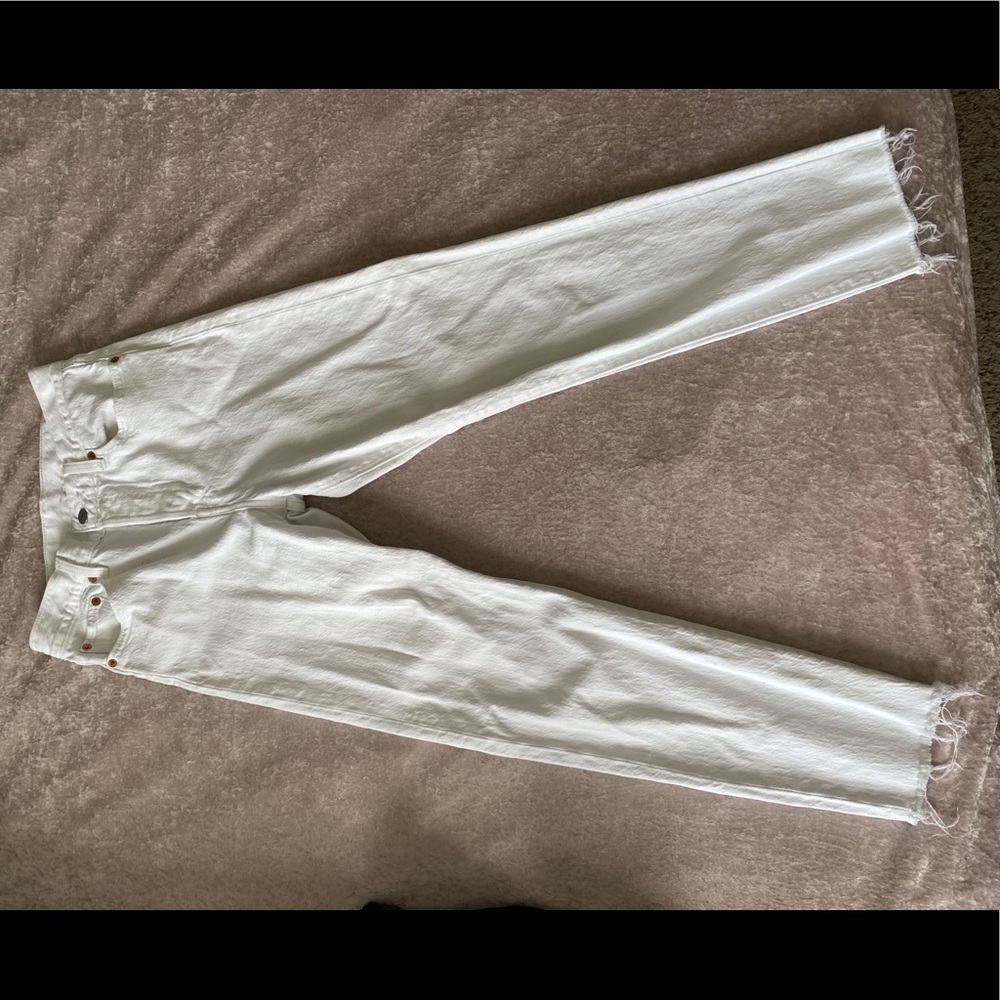 White Levi wedgie straight jeans